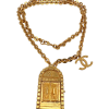 השרשרת מגיעה עם שקית האבק. CHANEL Pre-Owned 2022 Pre-Fall 31 Rue Cambon Door necklace