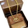 GUCCI שרשרת ותליון מוזהבים מבית האופנה האייקוני GUCCI